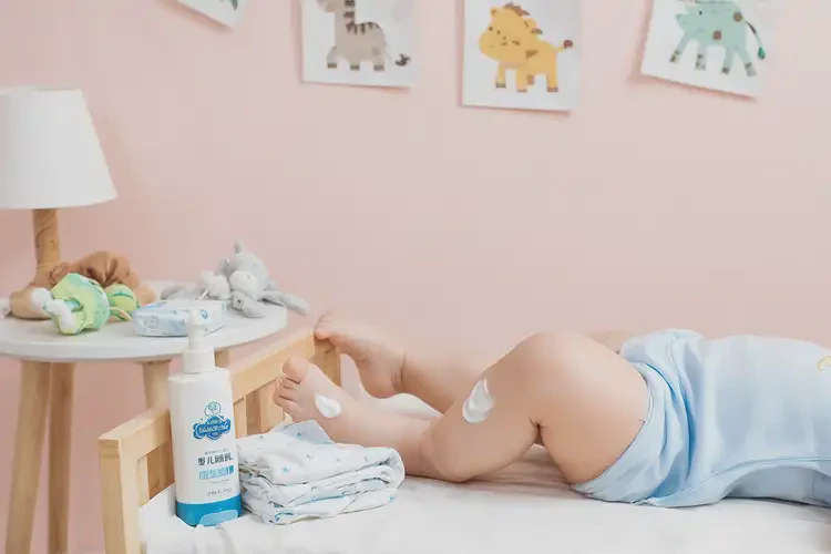 嬰幼兒小腿上有濕疹不管它會自己痊愈嗎(圖2)