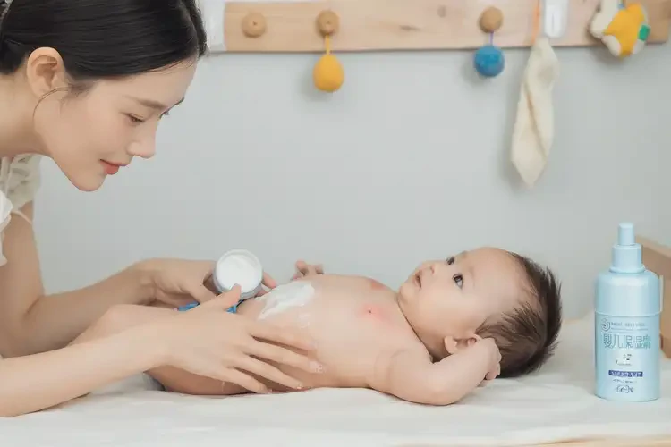 嬰兒肚子經(jīng)常起濕疹可不可以徹底自愈(圖3)