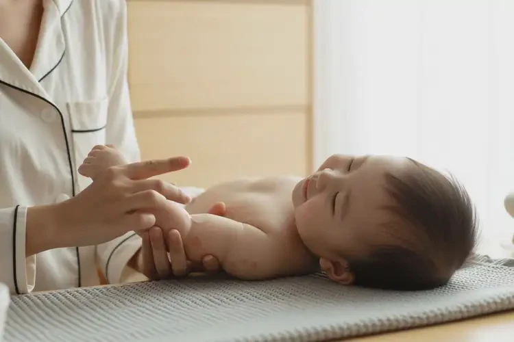 嬰兒手臂上起濕疹不管它會(huì)自己好嗎(圖4)