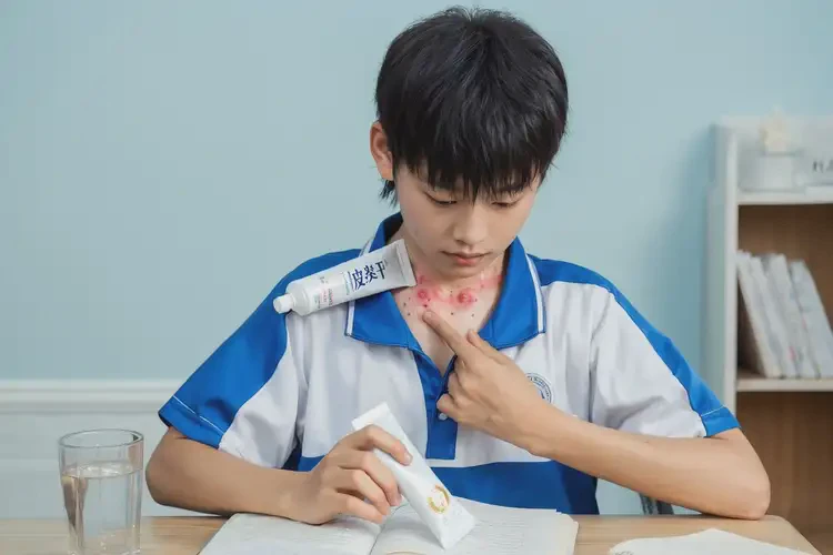 中學(xué)生脖子上容易起濕疹不管它會(huì)自己痊愈嗎(圖2)