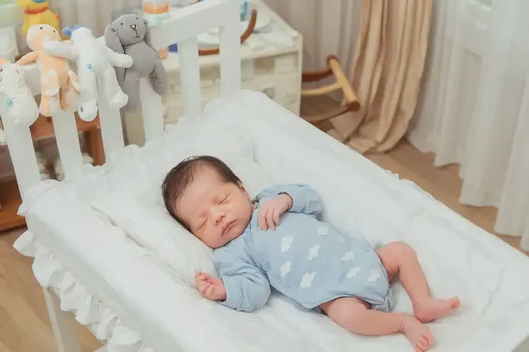 新生兒脖子上出濕疹不管它會(huì)自己痊愈嗎(圖1)