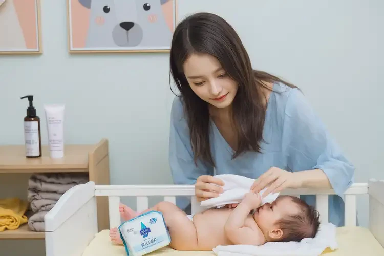 嬰兒屁股上容易起濕疹不管它會自己自愈嗎(圖2)