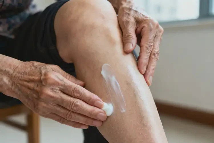 高齡老人小腿出現(xiàn)濕疹能不能徹底自愈(圖2)