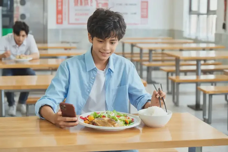 大學(xué)生面部經(jīng)常長(zhǎng)濕疹能夠徹底治愈嗎(圖1)