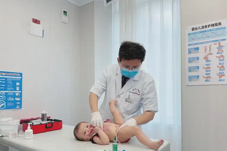 孩子屁股上經(jīng)常長(zhǎng)濕疹不管它會(huì)自己自愈嗎(圖1)