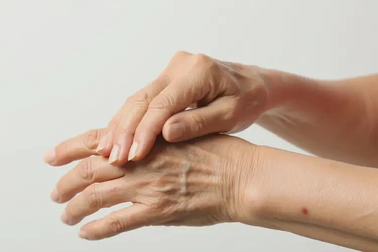 高齡老人手臂上有濕疹不管它會自己好嗎(圖4)