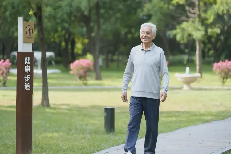 老人四肢容易起湿疹可以彻底自愈吗(图1)