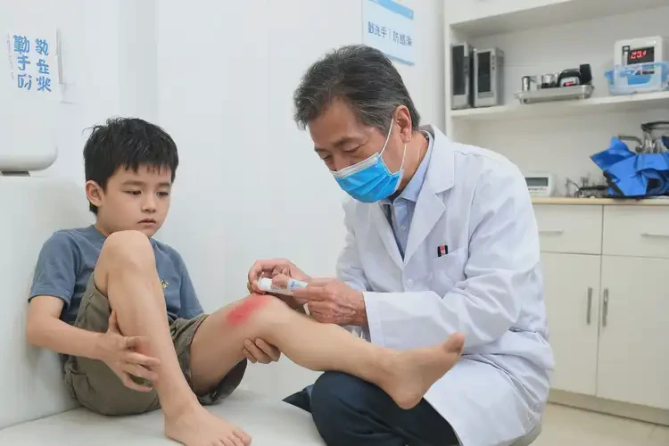 兒童大腿上出濕疹不管它會(huì)自己好嗎(圖3)