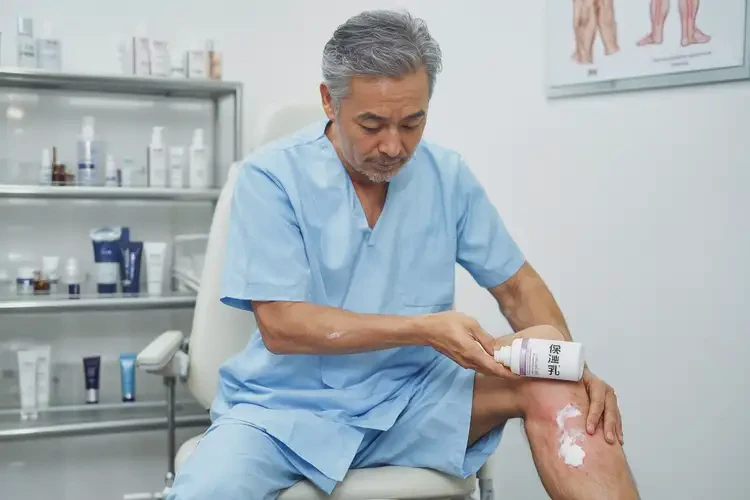 男人大腿容易起濕疹可以徹底自愈嗎(圖1)