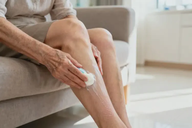 老年人小腿經(jīng)常長濕疹可以徹底自愈嗎(圖1)