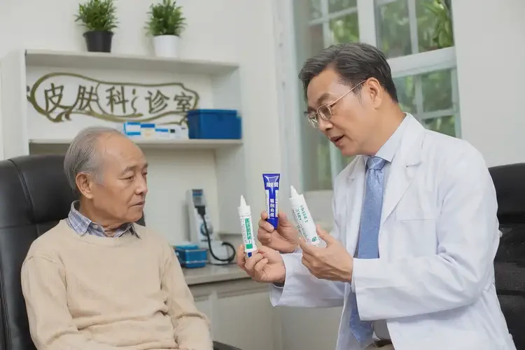 老年人屁股上經(jīng)常長濕疹能夠徹底治愈嗎(圖3)