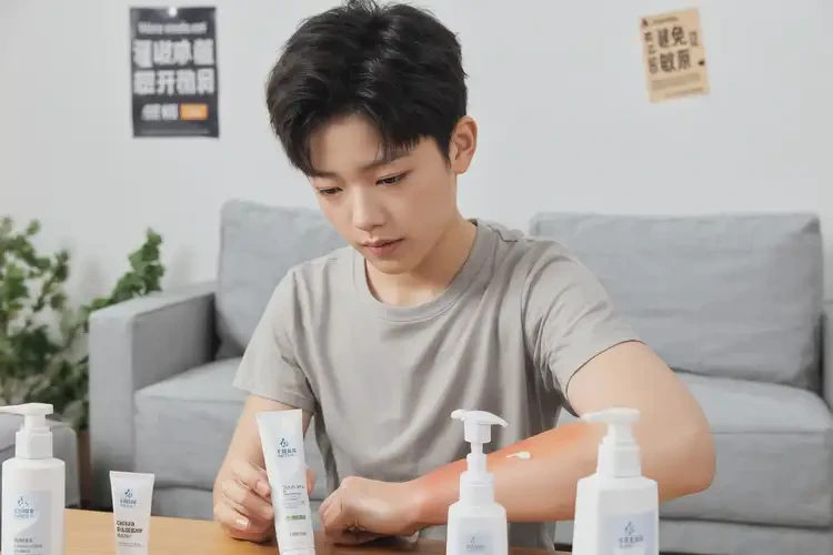 青少年身上出現(xiàn)濕疹不管它會自己自愈嗎(圖1)