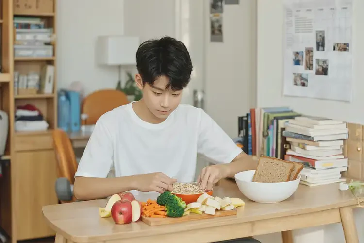 大學生大腿容易長濕疹能夠徹底治愈嗎(圖1)