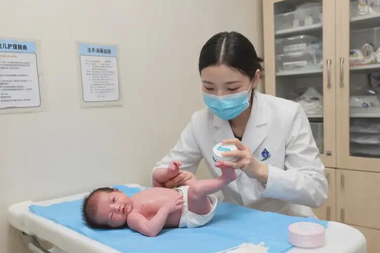 新生兒四肢經(jīng)常長(zhǎng)濕疹不管它會(huì)自己自愈嗎(圖3)