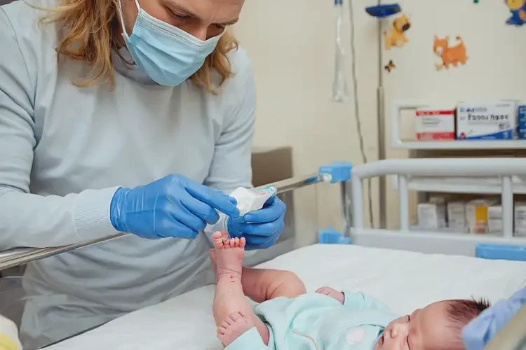 嬰幼兒脖子上偶爾起濕疹能夠徹底治愈嗎(圖3)