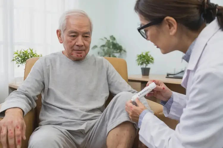 高齡老人小腿上起濕疹不管它會自己自愈嗎(圖3)