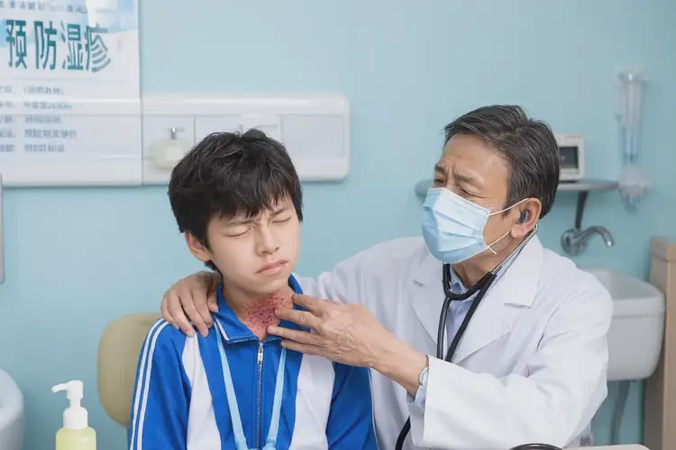 中學(xué)生脖子上容易起濕疹不管它會(huì)自己痊愈嗎(圖3)