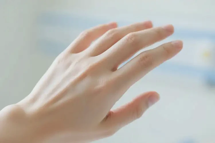 女人身上偶爾起濕疹不管它會(huì)自己好嗎(圖3)