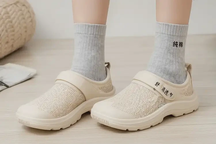 老年人腳上偶爾長濕疹不管它會自己自愈嗎(圖2)