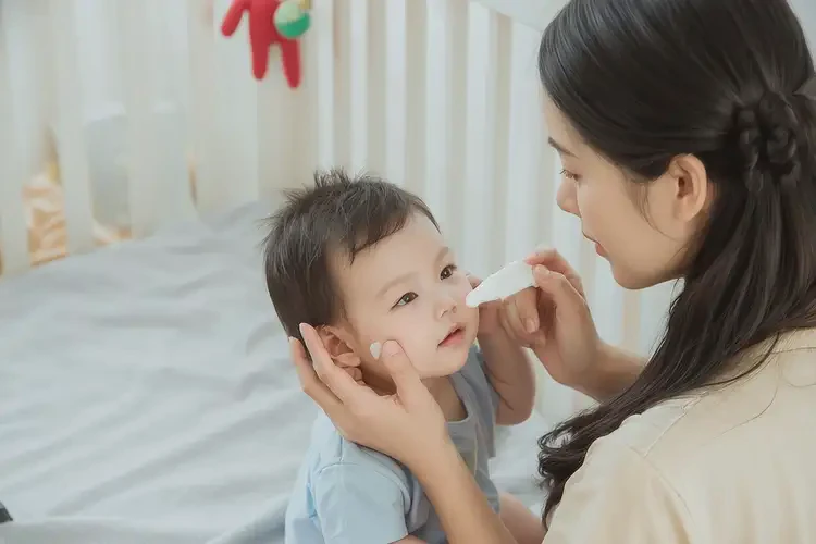 嬰兒臉上偶爾長(zhǎng)濕疹不管它會(huì)自己好嗎(圖3)