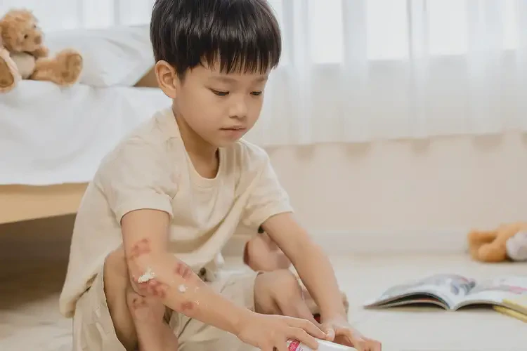 兒童脖子上經(jīng)常長(zhǎng)濕疹不管它會(huì)自己好嗎(圖2)