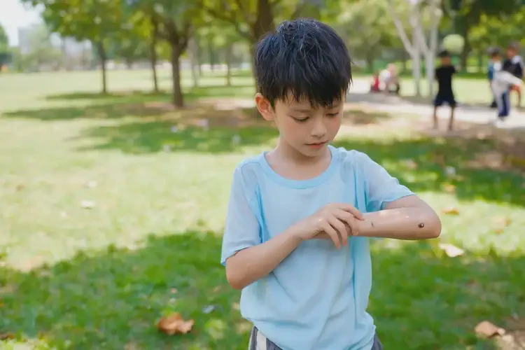 小學(xué)生手臂上有濕疹能夠徹底治愈嗎(圖1)