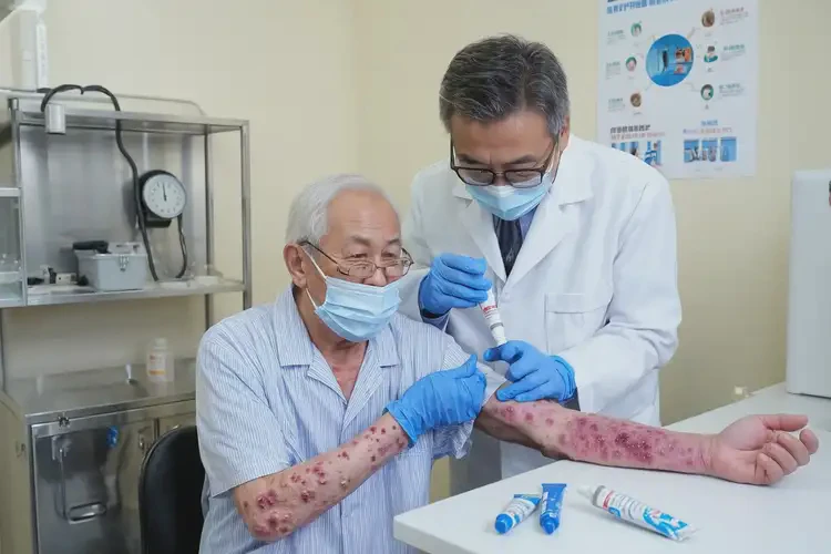 老人四肢容易起湿疹可以彻底自愈吗(图3)