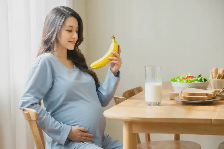 懷孕1個(gè)多月吃香蕉可以嗎(圖1)