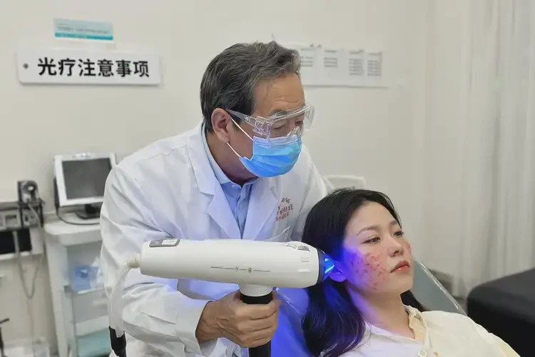 女人面部有濕疹不管它會(huì)自己自愈嗎(圖2)