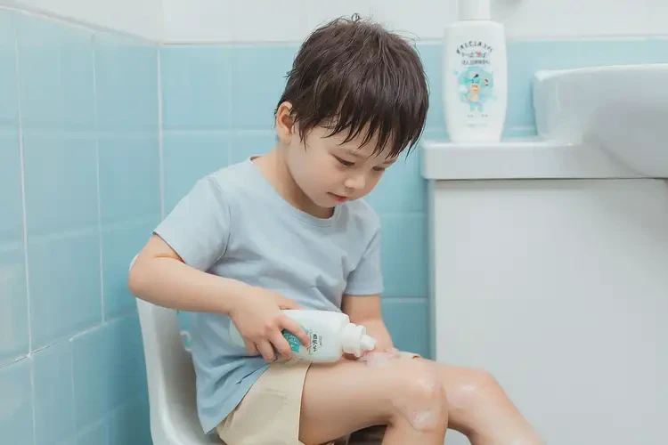 小孩小腿上經(jīng)常長濕疹能徹底自愈嗎(圖2)