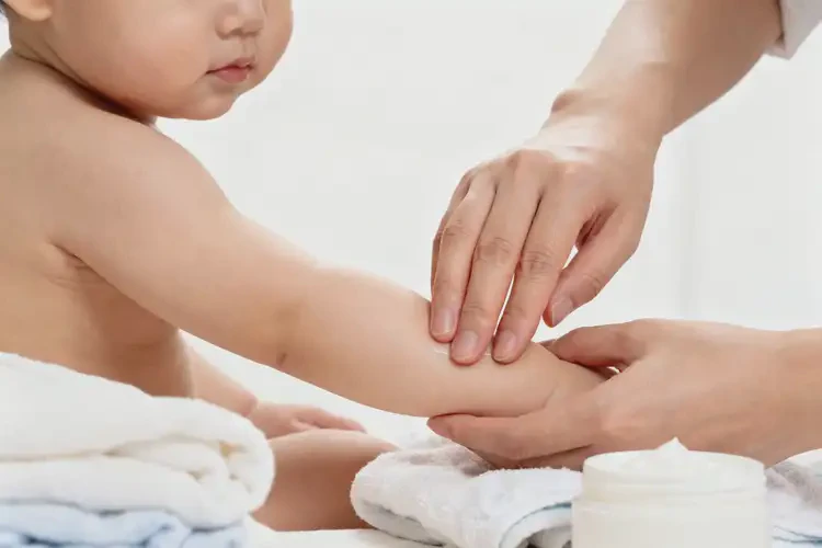 寶寶四肢偶爾長濕疹能靠自己自愈嗎(圖4)