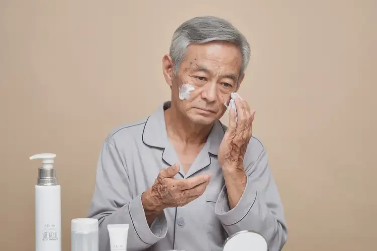 老年人身上偶爾長(zhǎng)濕疹不管它會(huì)自己痊愈嗎(圖3)