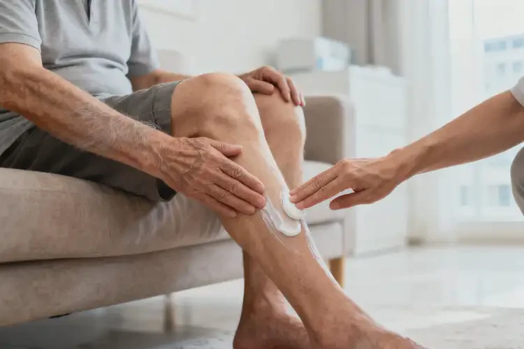 老人小腿上偶爾長濕疹能徹底自愈嗎(圖3)