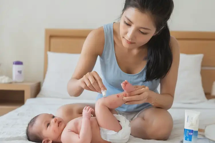 新生兒小腿長濕疹不管它會(huì)自己痊愈嗎(圖3)