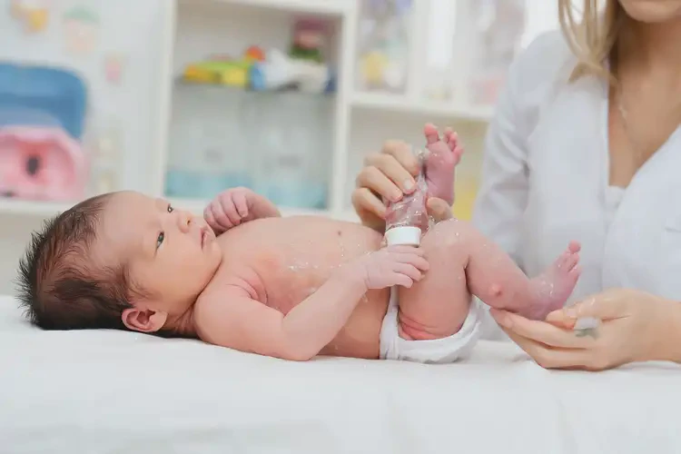 新生兒小腿上偶爾長(zhǎng)濕疹不管它會(huì)自己好嗎(圖2)