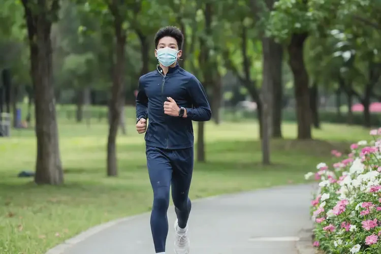 大學(xué)生面部經(jīng)常長(zhǎng)濕疹能夠徹底治愈嗎(圖2)