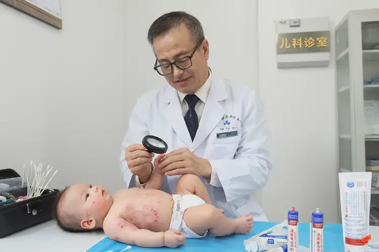 新生兒身上長濕疹能徹底自愈嗎(圖2)