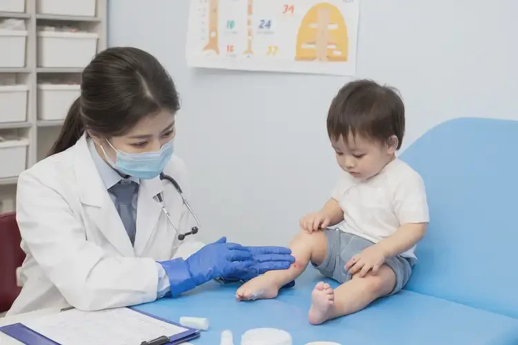 寶寶小腿上經(jīng)常起濕疹不管它會自己痊愈嗎(圖1)