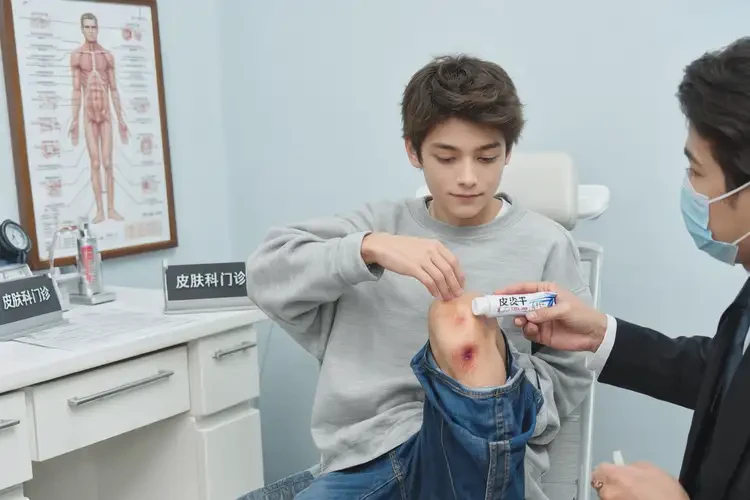 大學生大腿容易長濕疹能夠徹底治愈嗎(圖3)