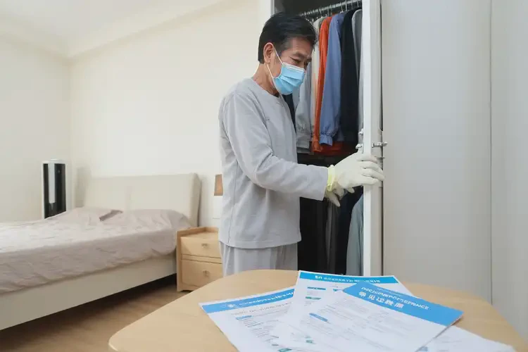 男性脖子上偶爾長濕疹能夠徹底治愈嗎(圖1)