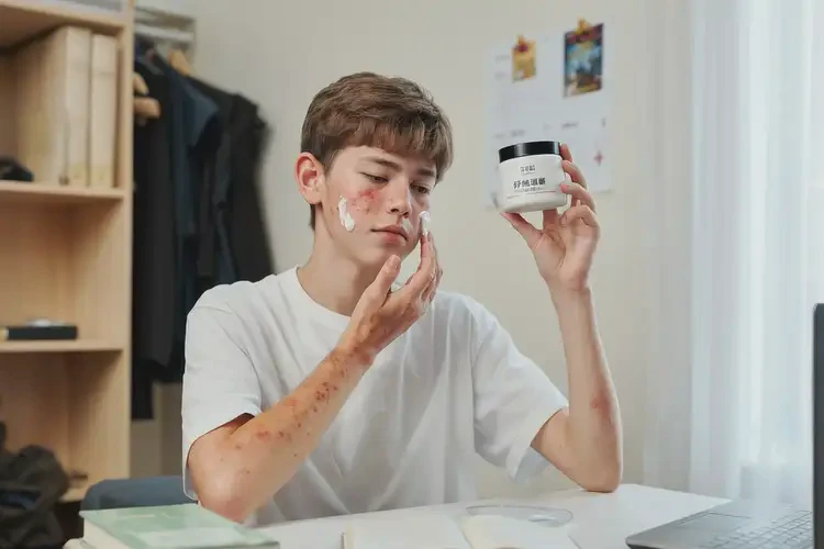 大學(xué)生面部出濕疹不管它會(huì)自己痊愈嗎(圖3)