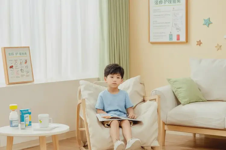 孩子大腿出濕疹能夠徹底治愈嗎(圖1)