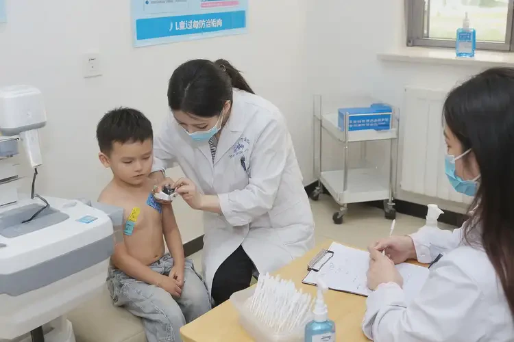 小孩全身容易起濕疹能徹底自愈嗎(圖1)