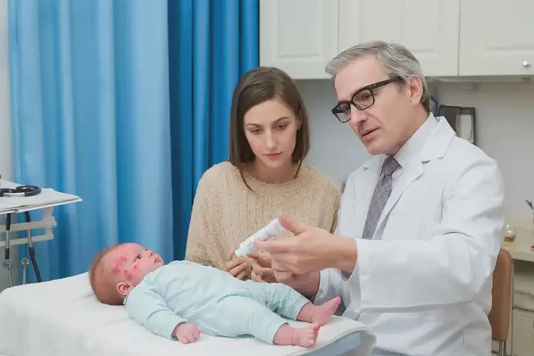 寶寶脖子容易起濕疹不管它會(huì)自己自愈嗎(圖1)