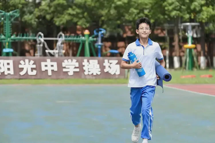 中學(xué)生手上經(jīng)常起濕疹能徹底自愈嗎(圖1)