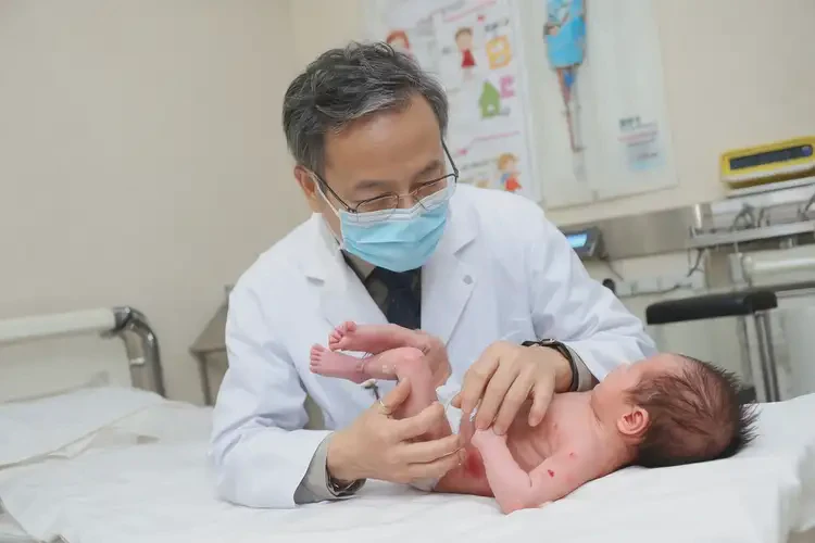 新生兒小腿起濕疹能靠自己自愈嗎(圖2)