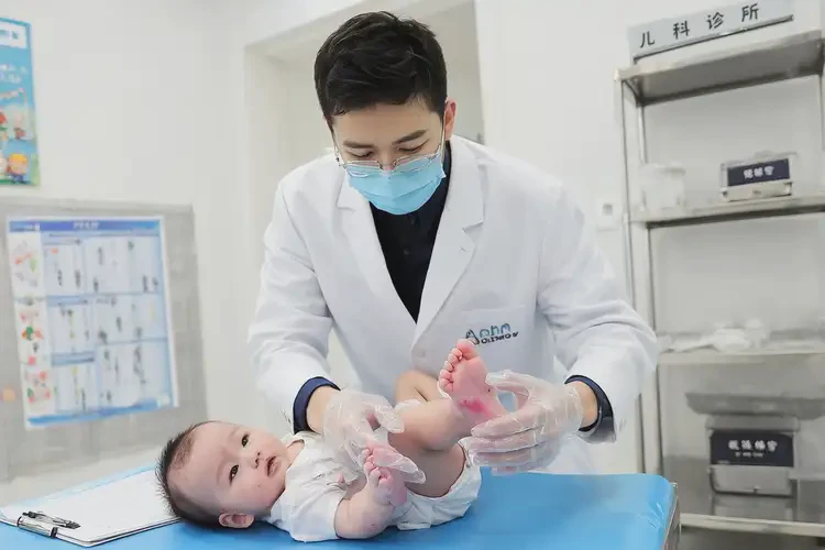 嬰兒腳上經(jīng)常長濕疹能靠自己自愈嗎(圖2)