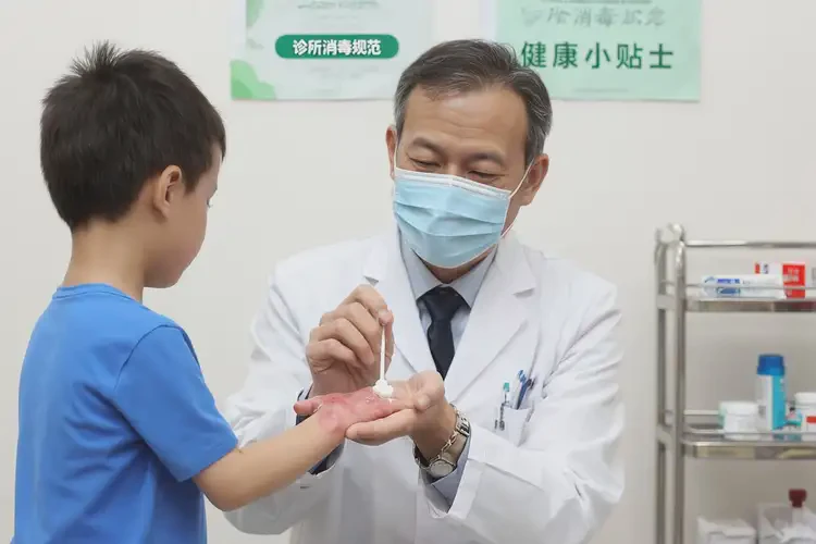少兒手上出現(xiàn)濕疹不管它會(huì)自己痊愈嗎(圖3)