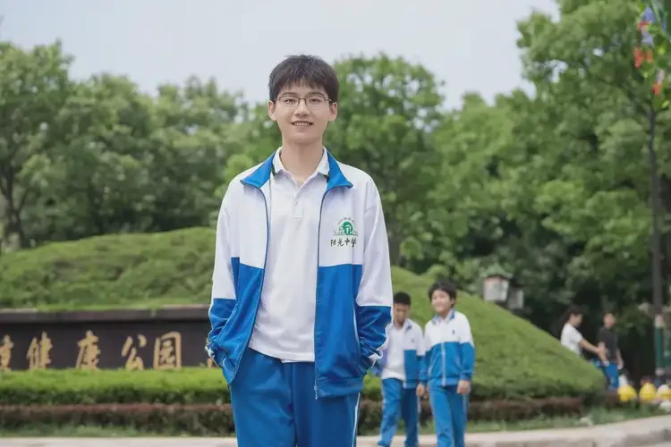 中學(xué)生面部偶爾起濕疹不管它會自己痊愈嗎(圖1)