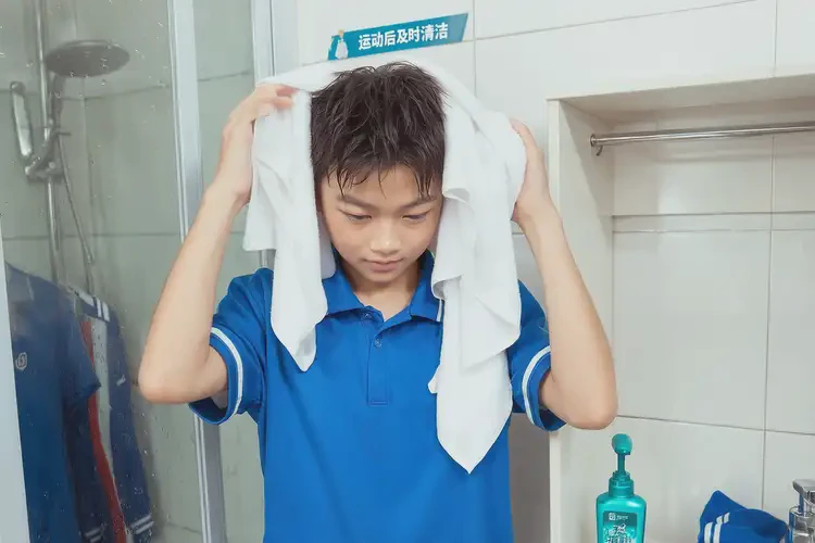 中學(xué)生大腿容易起濕疹不管它會自己自愈嗎(圖1)